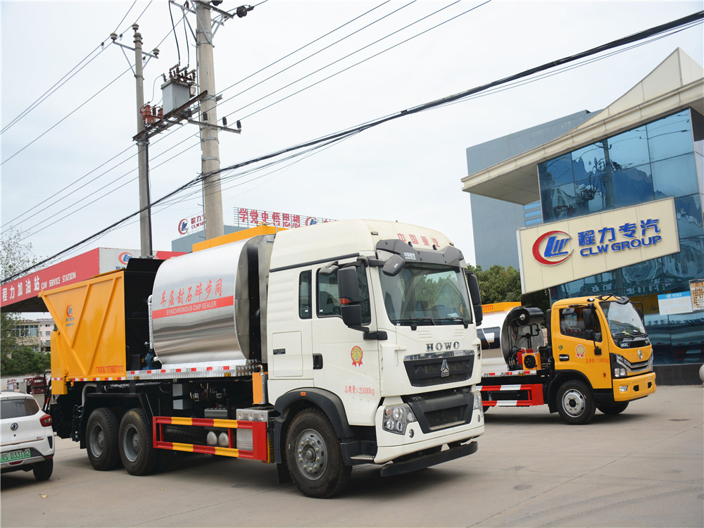 重汽后雙橋同步碎石封層車